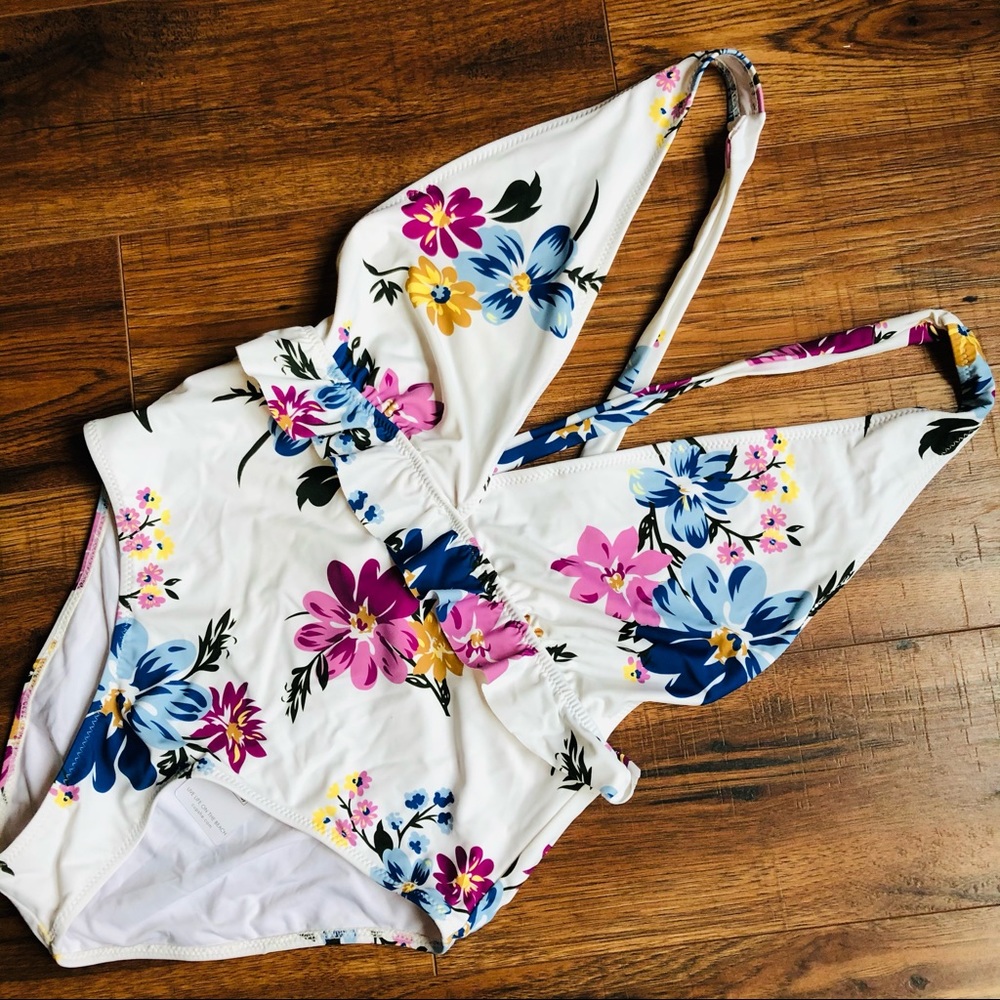 CUPSHE-Floral Plunging Neck-One Piece Swimsuit-MED